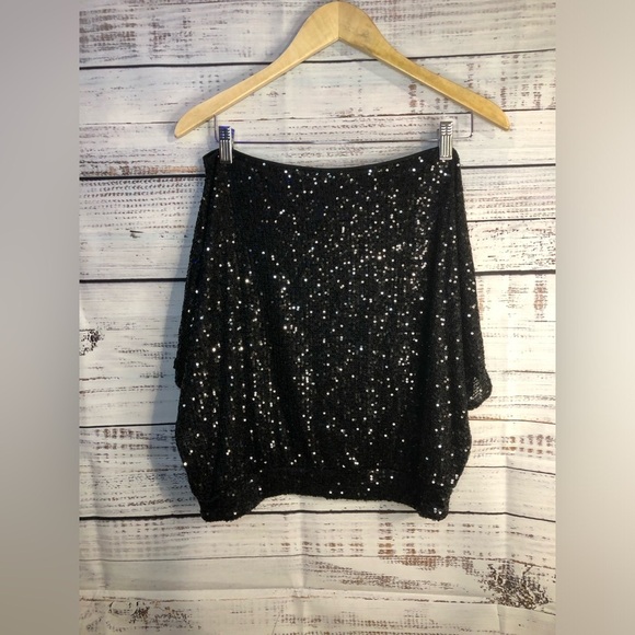 Sequin all over Black Croptop - Picture 2 of 11